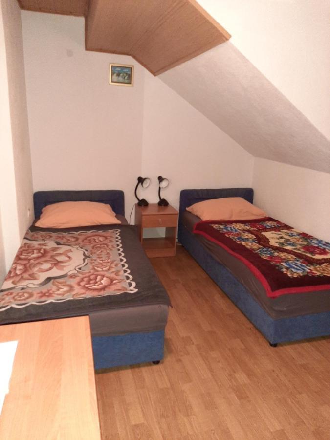 Rooms Mostanje คาร์โลวัตส์ ภายนอก รูปภาพ