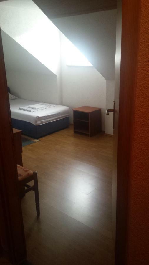 Rooms Mostanje คาร์โลวัตส์ ภายนอก รูปภาพ